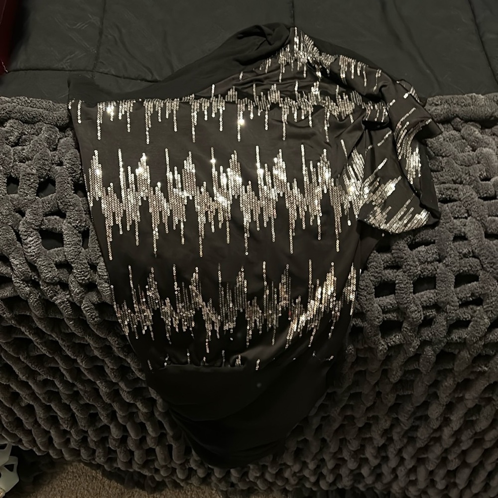 One shoulder dress. The top is loose. From the waist down it’s tighter.